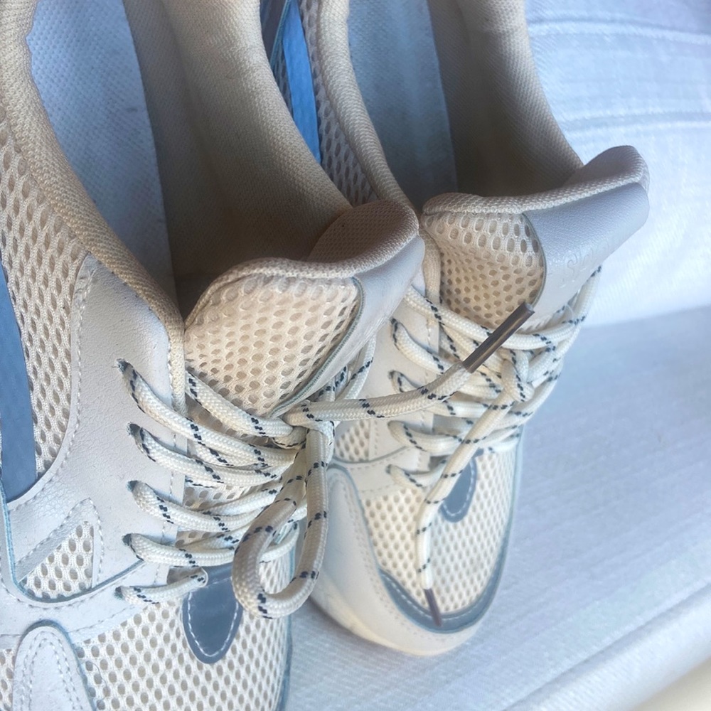 Basic Nude Sneakers - image 3